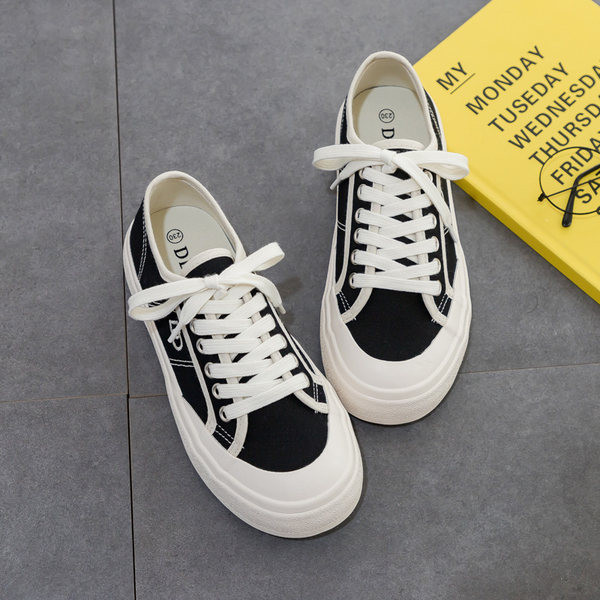 Γυναικεία υφασμάτινα αθλητικά παπούτσια με κορδόνια και κεντήματα