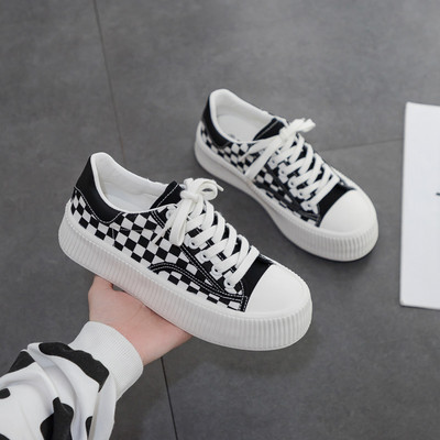 Naiste lõuendist tossud paksu talla ja paeltega