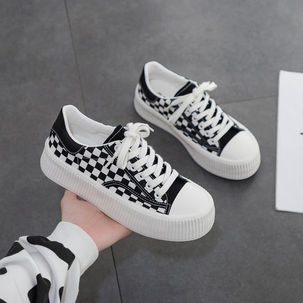 Naiste lõuendist tossud paksu talla ja paeltega