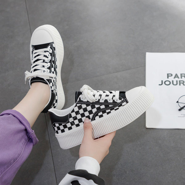 Naiste lõuendist tossud paksu talla ja paeltega