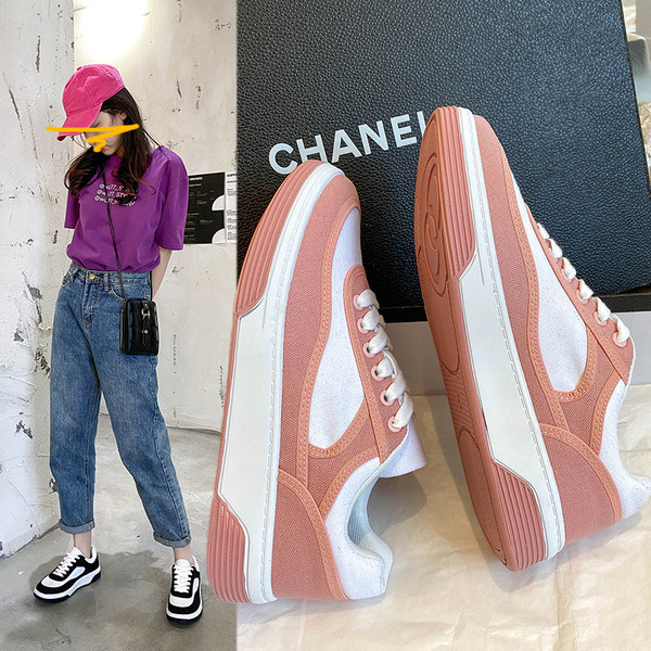 Jauns sieviešu kedu modelis ar šņorēm - divās krāsās