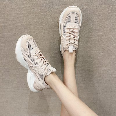 Moodsad paelte ja võrguga hingavad tossud