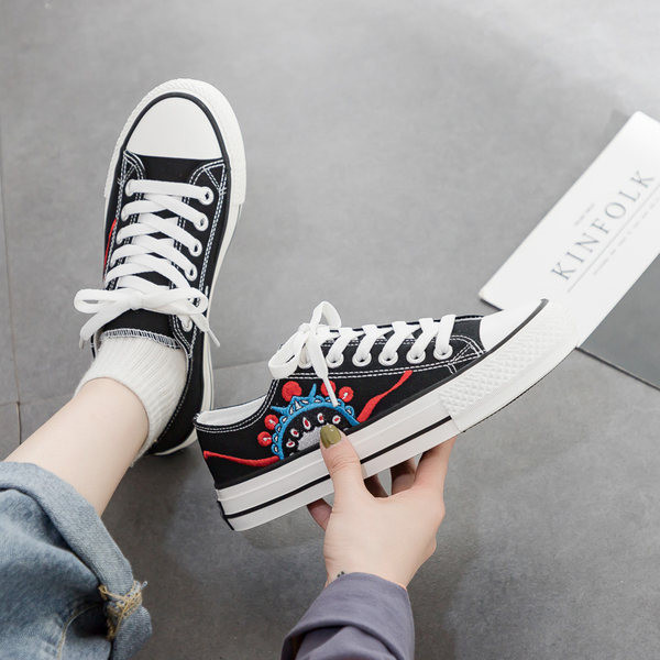 Tikandite ja lipsudega vabaaja tossud naistele