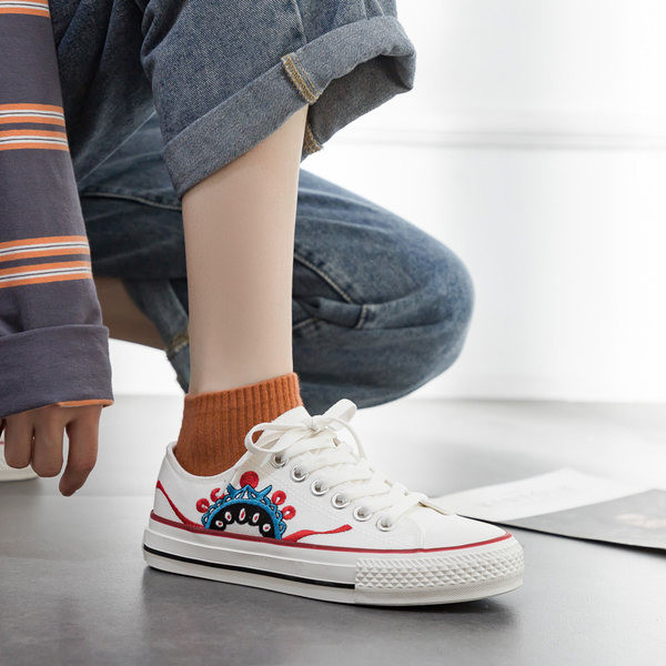 Tikandite ja lipsudega vabaaja tossud naistele