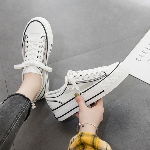 Ženske tenisice sa prozirnim dijelovima i amblemom