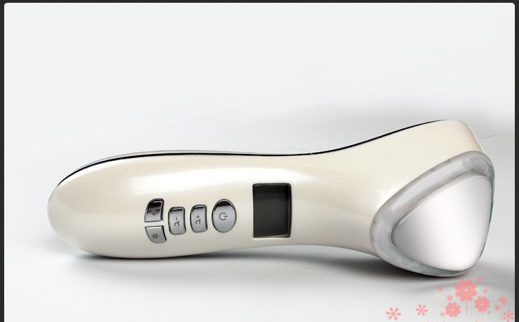 Kosmētiska ierīce sejas tīrīšanai ar karstu un aukstu gaisu