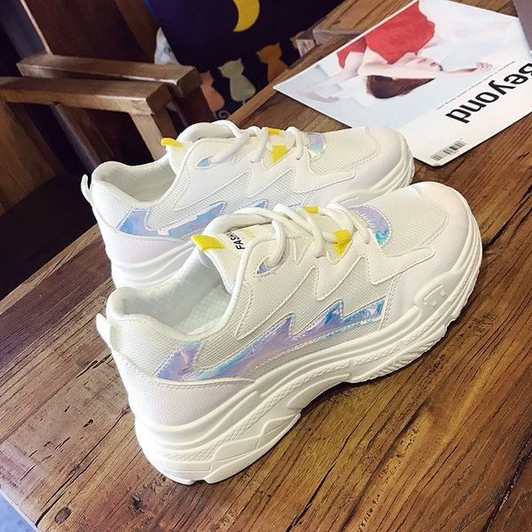 Νέο μοντέλο Γυναικεία casual αθλητικά παπούτσια με άνετη σόλα και κορδόνια