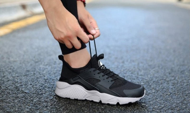 Erinevates värvitoonides uus mudel naiste tossud, mis sobivad kevadeks ja suveks