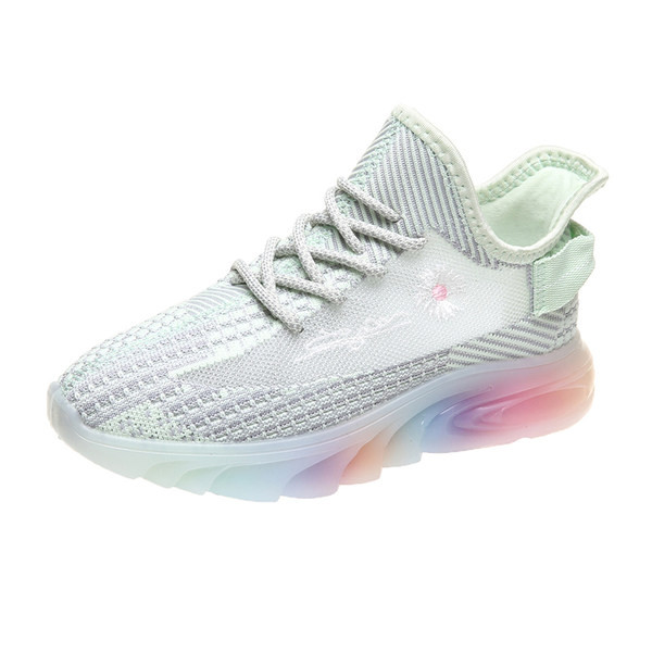 Novi model tekstilnih tenisica sa đonom u boji