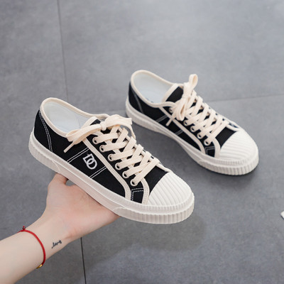 Γυναικεία αθλητικά παπούτσια με κέντημα