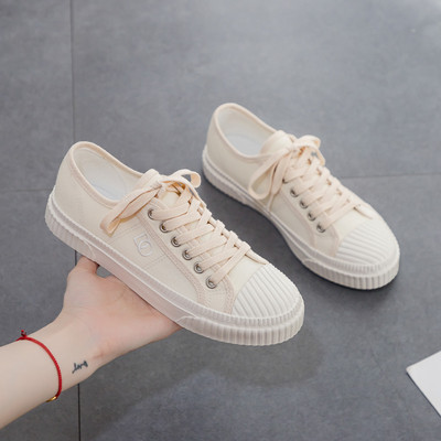 Γυναικεία αθλητικά παπούτσια με κέντημα