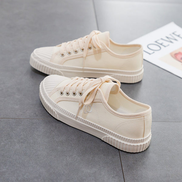 Γυναικεία αθλητικά παπούτσια με κέντημα