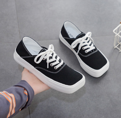 Naiste vabaaja ruudukujulised paeltega tossud