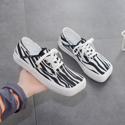 Naiste vabaaja ruudukujulised paeltega tossud