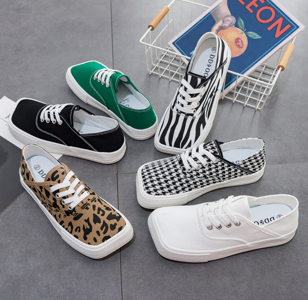 Naiste vabaaja ruudukujulised paeltega tossud