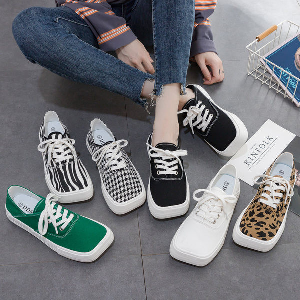 Naiste vabaaja ruudukujulised paeltega tossud