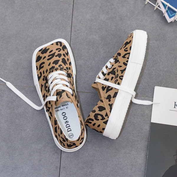 Naiste vabaaja ruudukujulised paeltega tossud