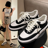 Naiste vabaaja tossud paelte ja lameda tallaga