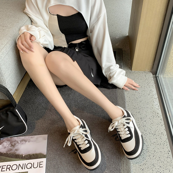 Naiste vabaaja tossud paelte ja lameda tallaga