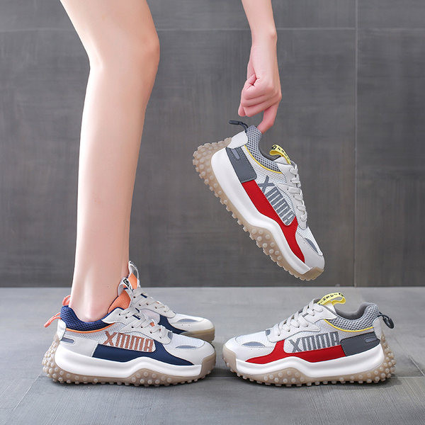 Kahes värvitoonis paelte ja kirjadega suvised naiste tossud