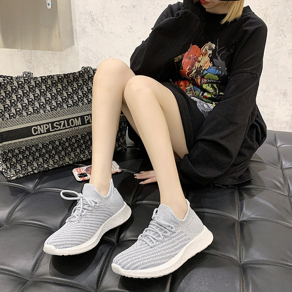 Naiste tekstiilist paeltega tossud