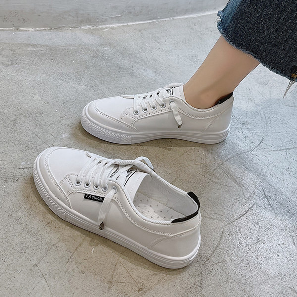 Naiste vabaaja tossud valged paeltega