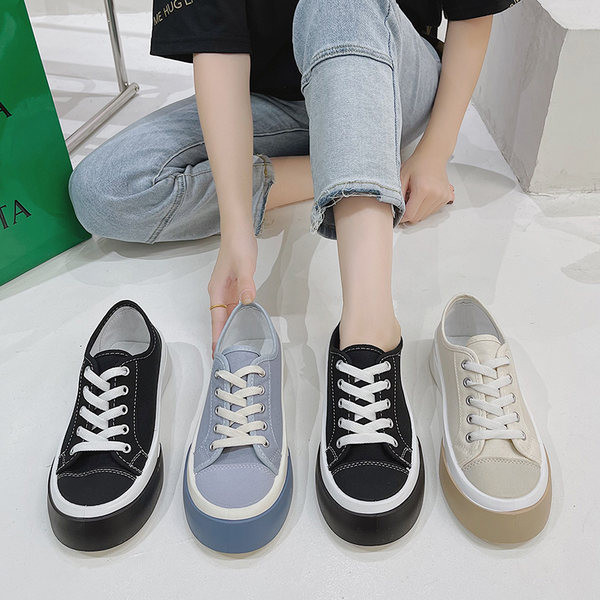 Γυναικεία αθλητικά παπούτσια με κορδόνια και επίπεδη σόλα σε τέσσερα χρώματα