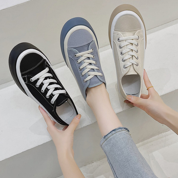 Γυναικεία αθλητικά παπούτσια με κορδόνια και επίπεδη σόλα σε τέσσερα χρώματα