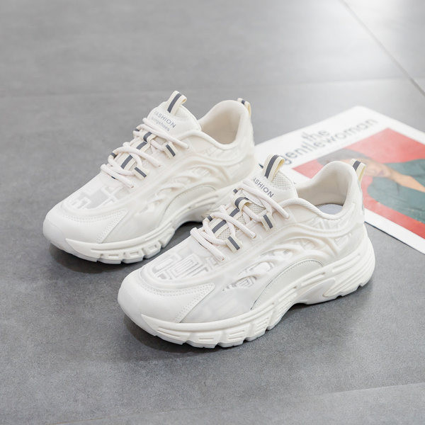 Kareda tallakirja ja paeltega naiste tossud