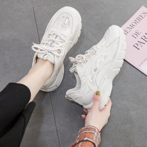 Kareda tallakirja ja paeltega naiste tossud