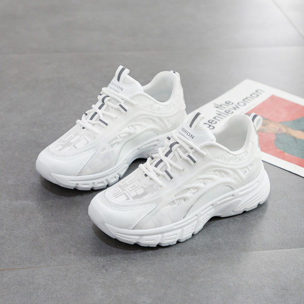 Kareda tallakirja ja paeltega naiste tossud