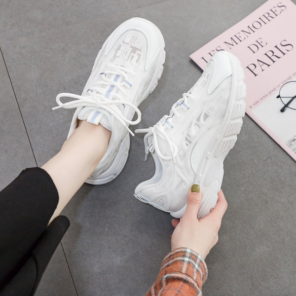 Kareda tallakirja ja paeltega naiste tossud