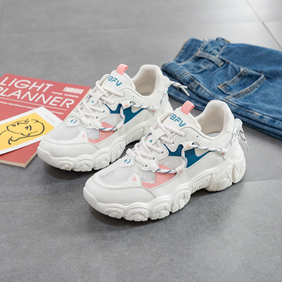 Suvised paelte ja kareda tallaga hingavad tossud naistele