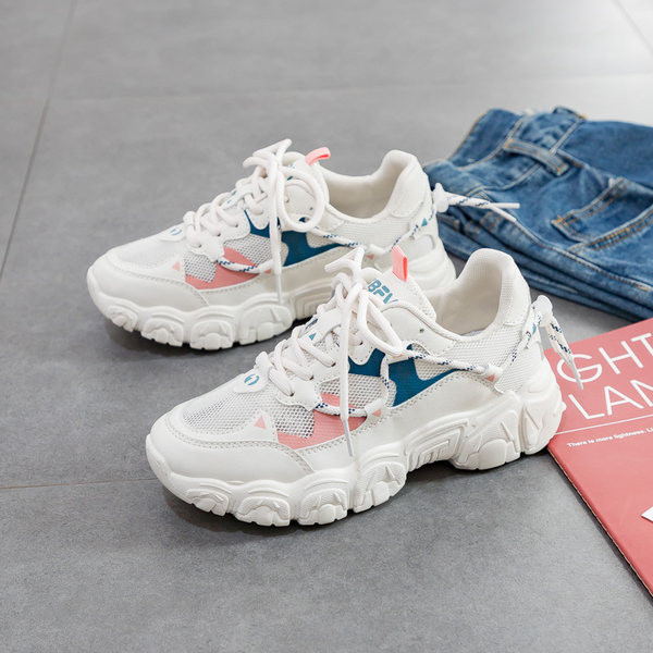 Suvised paelte ja kareda tallaga hingavad tossud naistele