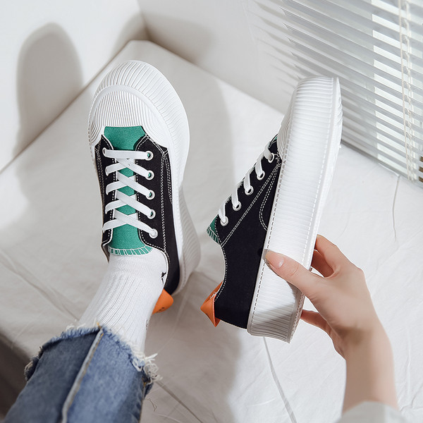 Ikdienas sieviešu kedas ar saitēm divās krāsās