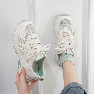 Naiste suvised hingavad tossud pealdisega