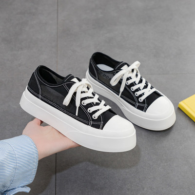 Naiste vabaaja tossud aplikatsiooni ja lipsudega kaks mudelit