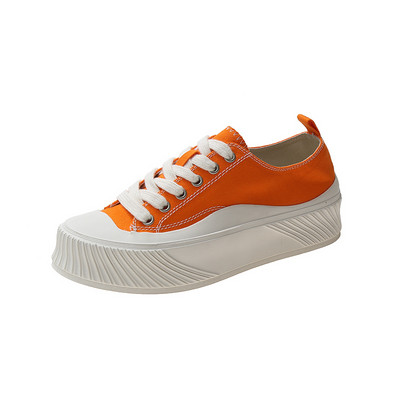 Lameda talla ja paeltega naiste lõuendist tossude uus mudel