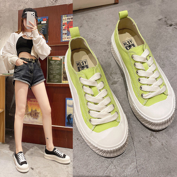 Lameda talla ja paeltega naiste lõuendist tossude uus mudel