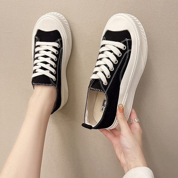 Lameda talla ja paeltega naiste lõuendist tossude uus mudel