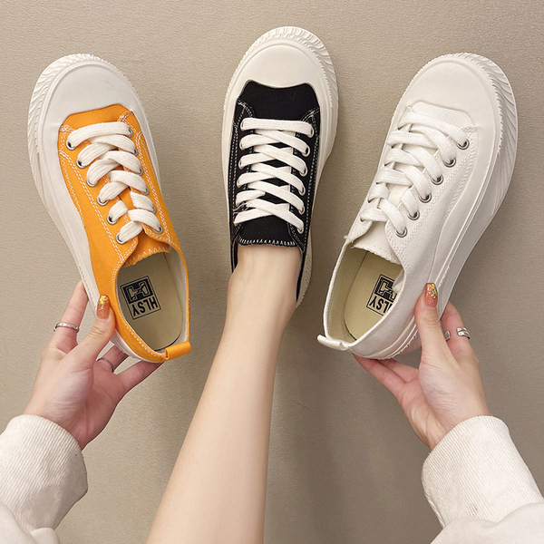 Lameda talla ja paeltega naiste lõuendist tossude uus mudel