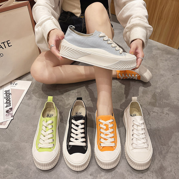 Lameda talla ja paeltega naiste lõuendist tossude uus mudel