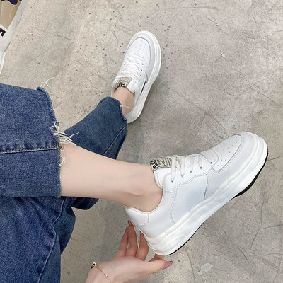 Sieviešu kedas ar plakanu zoli un šņorēm - izgatavotas no eko ādas