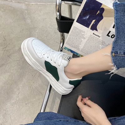 Sieviešu kedas ar plakanu zoli un šņorēm - izgatavotas no eko ādas