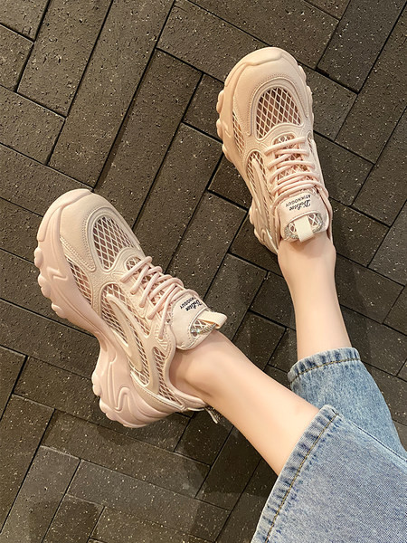 Elpojošas sieviešu kedas ar 5 cm augstu platformu