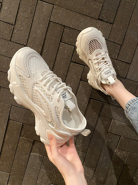 Elpojošas sieviešu kedas ar 5 cm augstu platformu