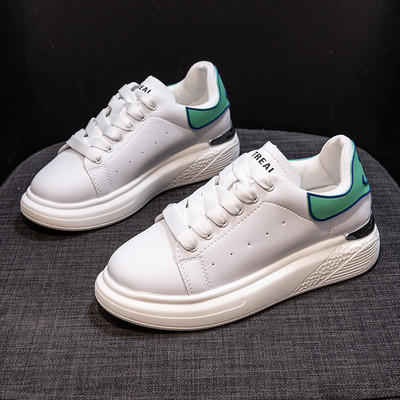 Vasaras sieviešu kedas no eko ādas ar aplikāciju