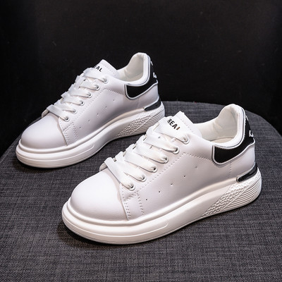 Vasaras sieviešu kedas no eko ādas ar aplikāciju