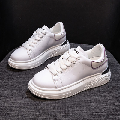 Vasaras sieviešu kedas no eko ādas ar aplikāciju