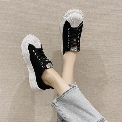 Sieviešu ikdienas apavi ar šņorēm un gumijas zoli